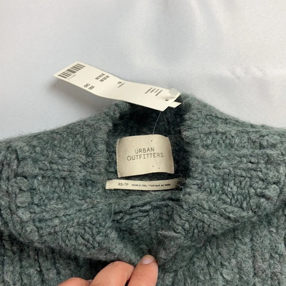 NWT Urban Outfitters Cable Knit Wool‎ Blend Crew Neck Sweater - Picture 5 of 10